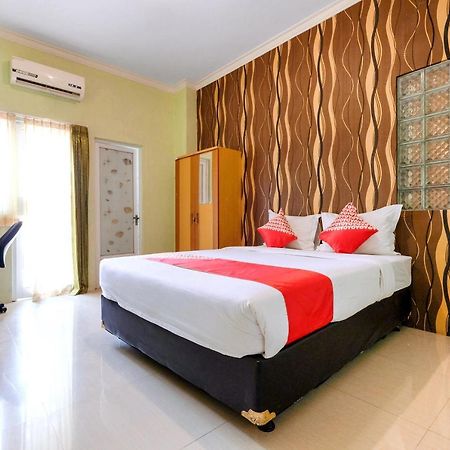 Oyo 338 Guest House Omah Manahan Syariah スラカルタ エクステリア 写真