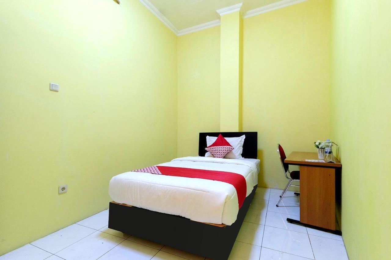 Oyo 338 Guest House Omah Manahan Syariah スラカルタ エクステリア 写真