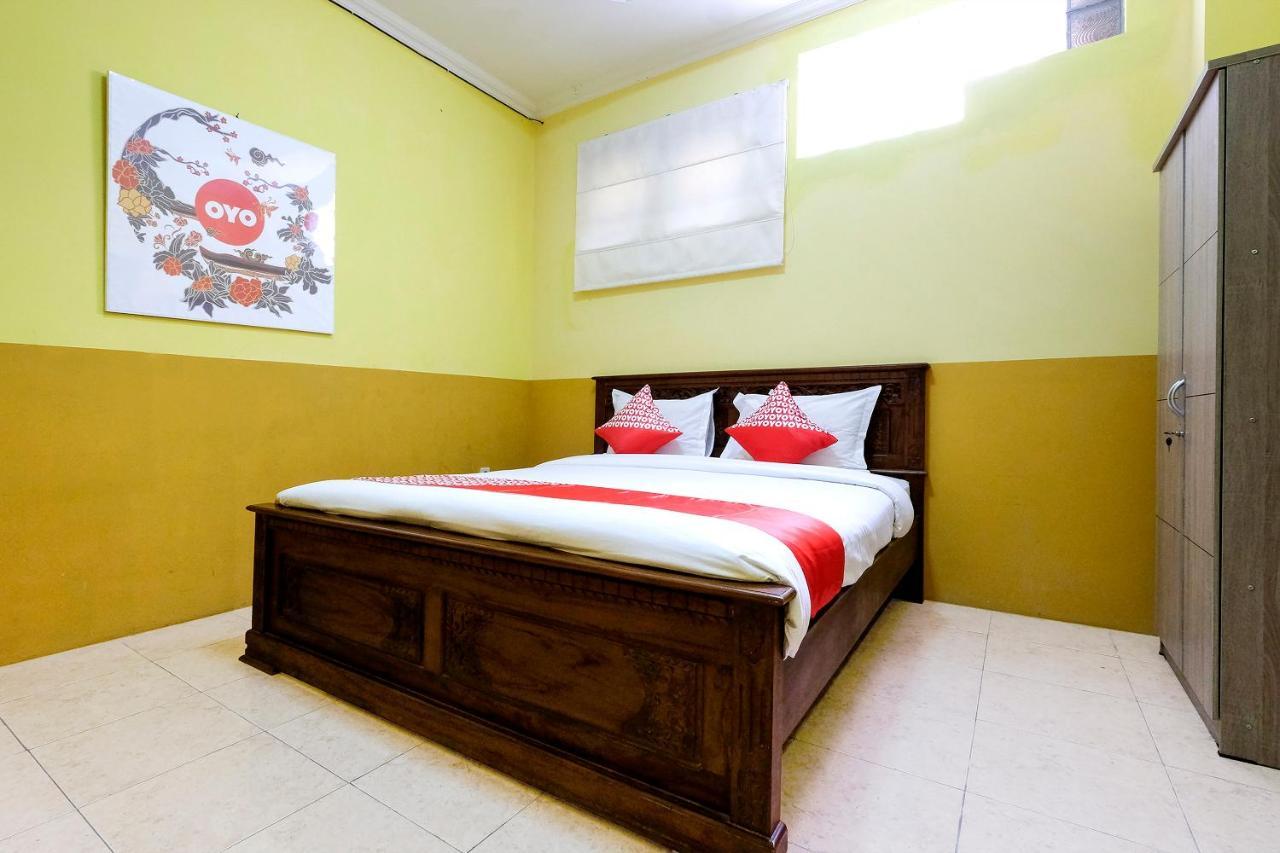Oyo 338 Guest House Omah Manahan Syariah スラカルタ エクステリア 写真