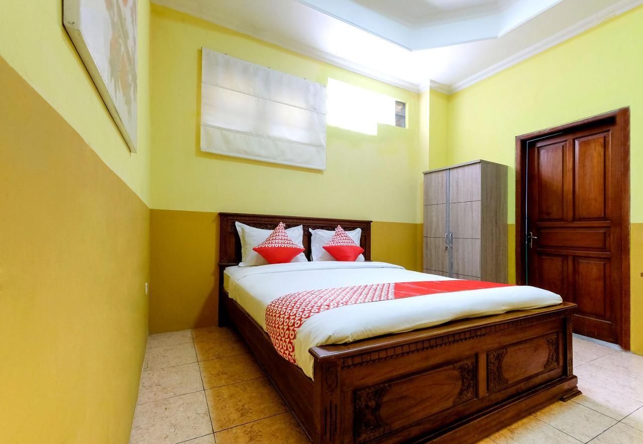 Oyo 338 Guest House Omah Manahan Syariah スラカルタ エクステリア 写真