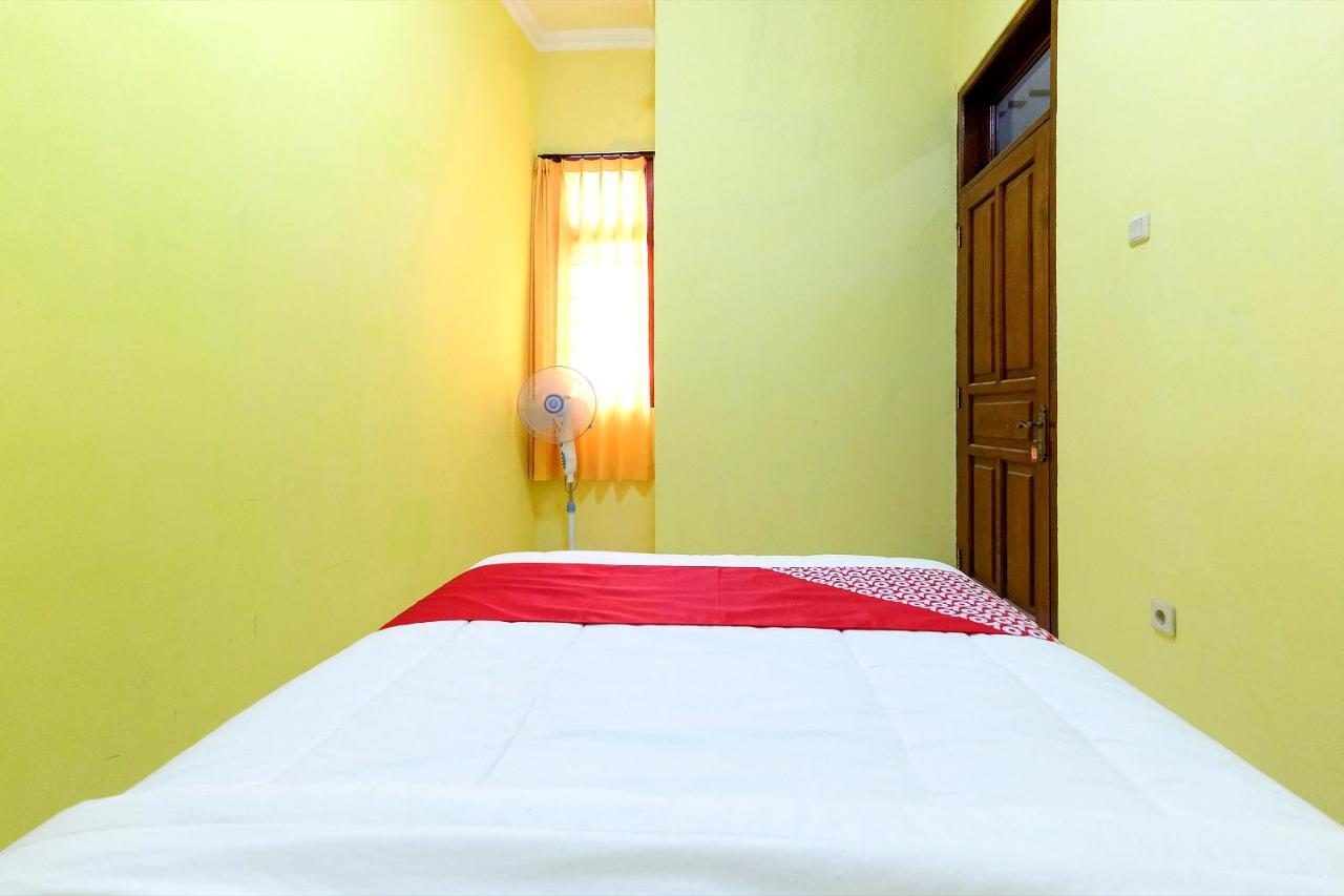 Oyo 338 Guest House Omah Manahan Syariah スラカルタ エクステリア 写真