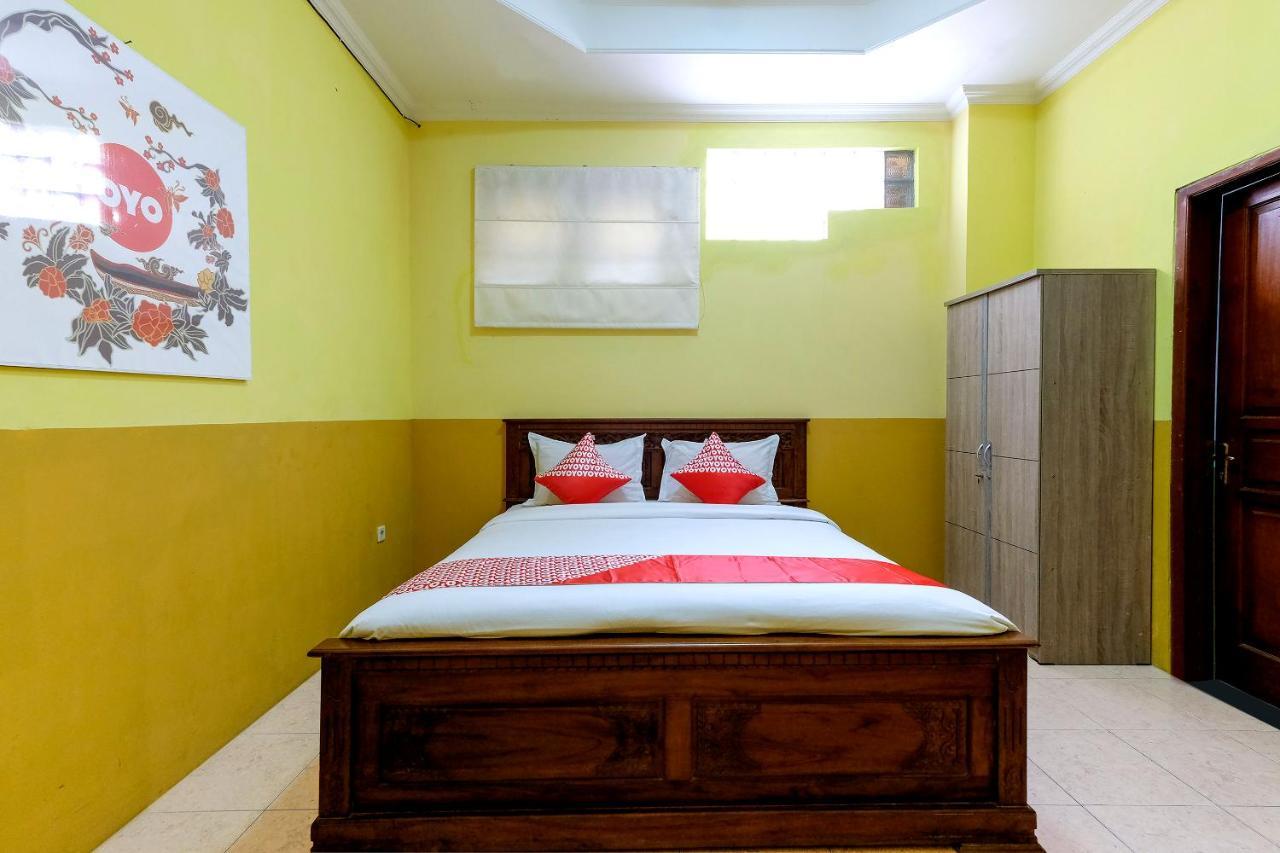 Oyo 338 Guest House Omah Manahan Syariah スラカルタ エクステリア 写真