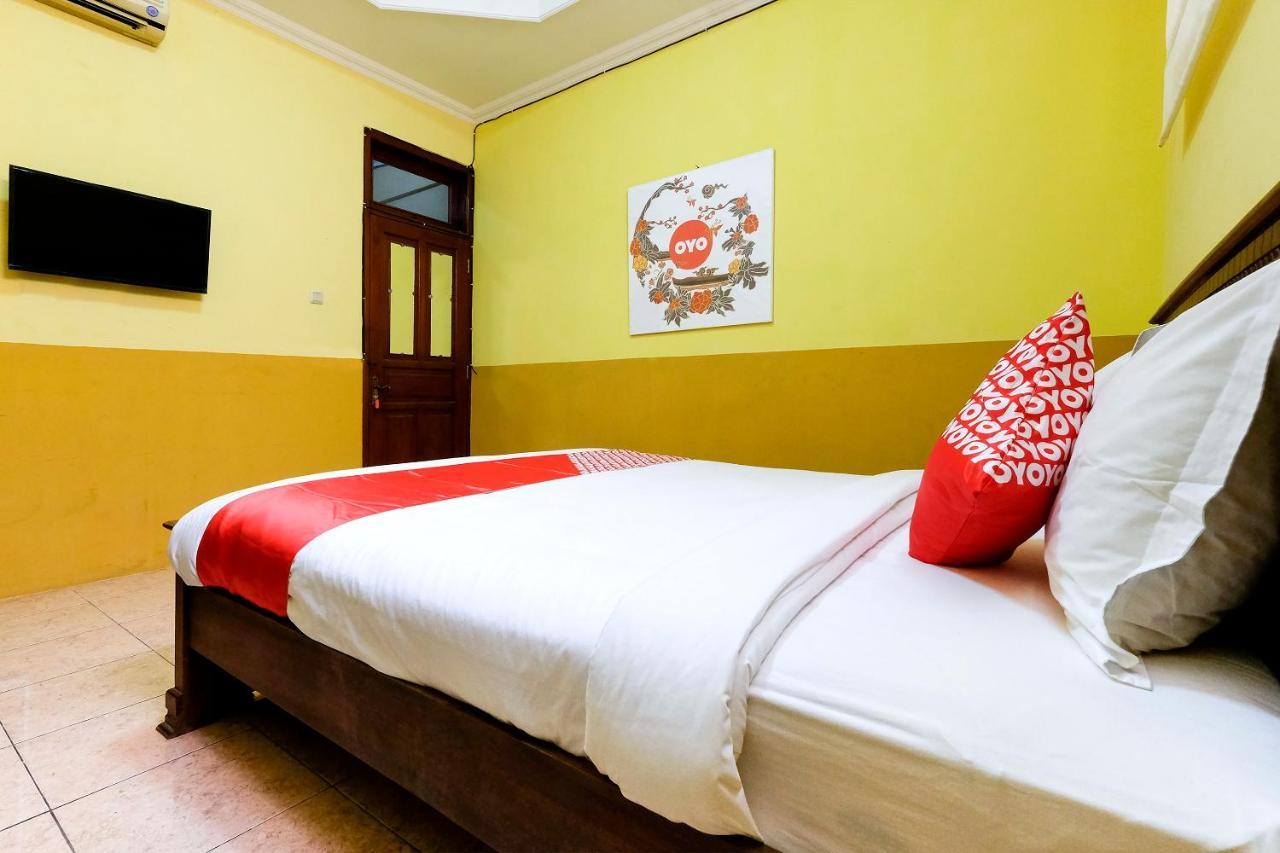 Oyo 338 Guest House Omah Manahan Syariah スラカルタ エクステリア 写真