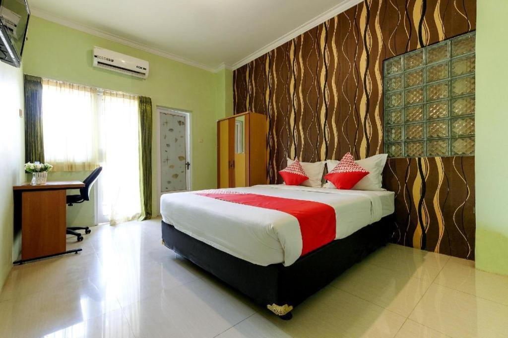 Oyo 338 Guest House Omah Manahan Syariah スラカルタ エクステリア 写真