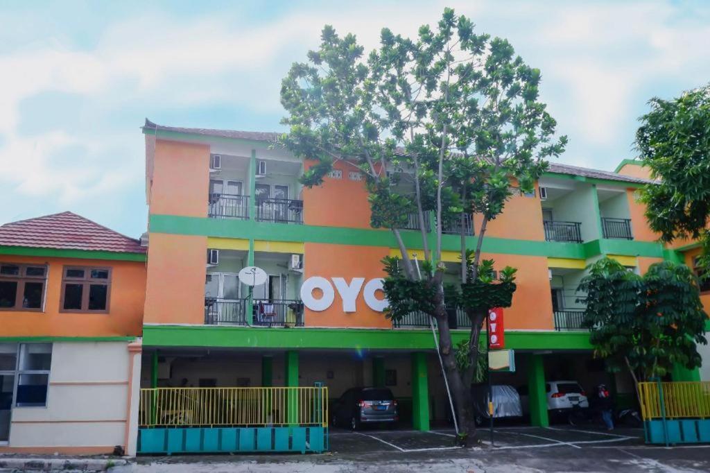 Oyo 338 Guest House Omah Manahan Syariah スラカルタ エクステリア 写真