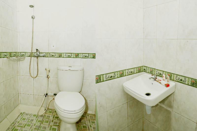 Oyo 338 Guest House Omah Manahan Syariah スラカルタ エクステリア 写真