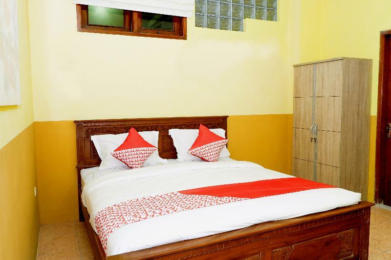 Oyo 338 Guest House Omah Manahan Syariah スラカルタ エクステリア 写真
