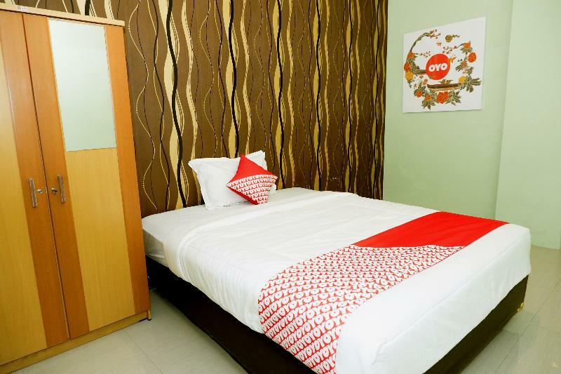 Oyo 338 Guest House Omah Manahan Syariah スラカルタ エクステリア 写真