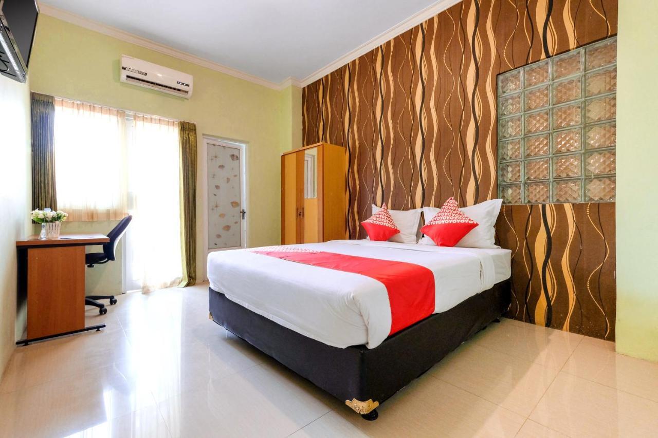Oyo 338 Guest House Omah Manahan Syariah スラカルタ エクステリア 写真