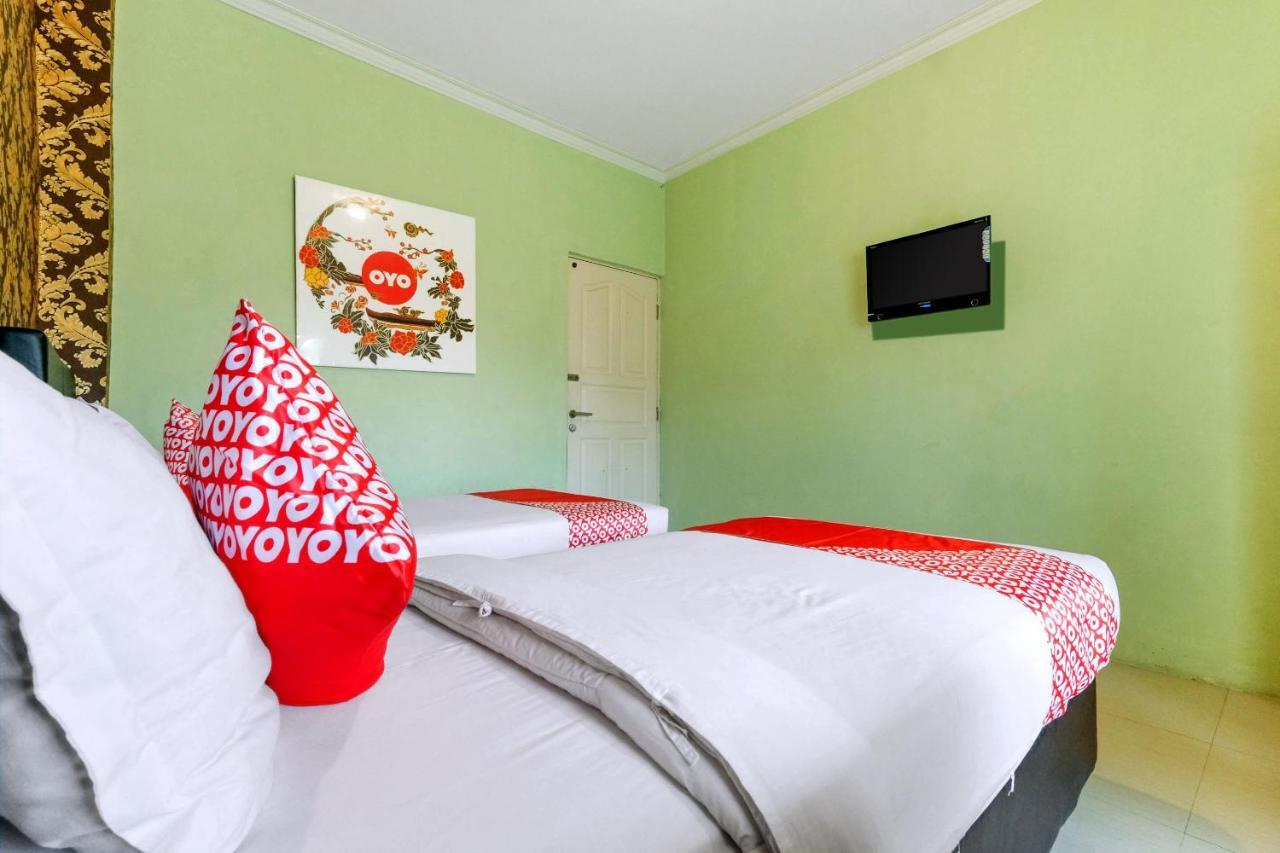 Oyo 338 Guest House Omah Manahan Syariah スラカルタ エクステリア 写真