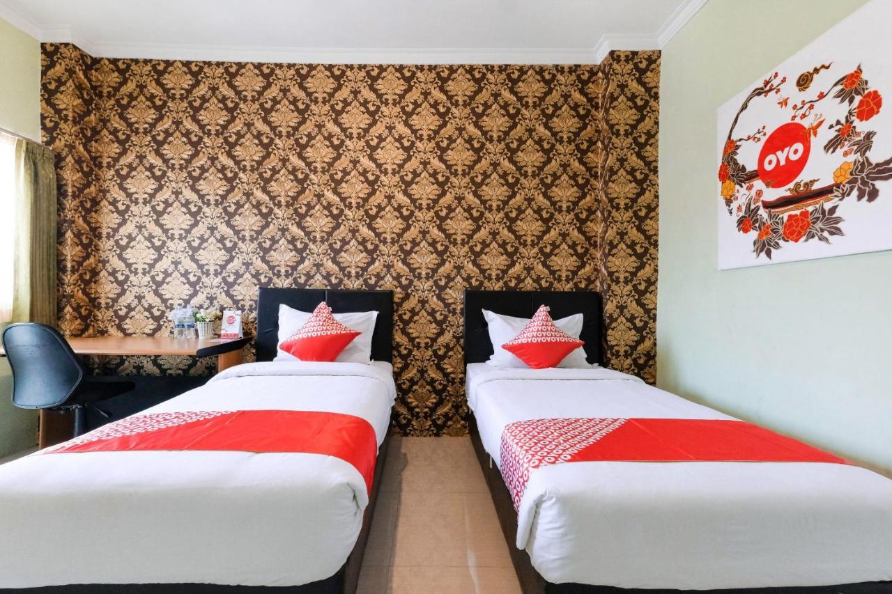 Oyo 338 Guest House Omah Manahan Syariah スラカルタ エクステリア 写真