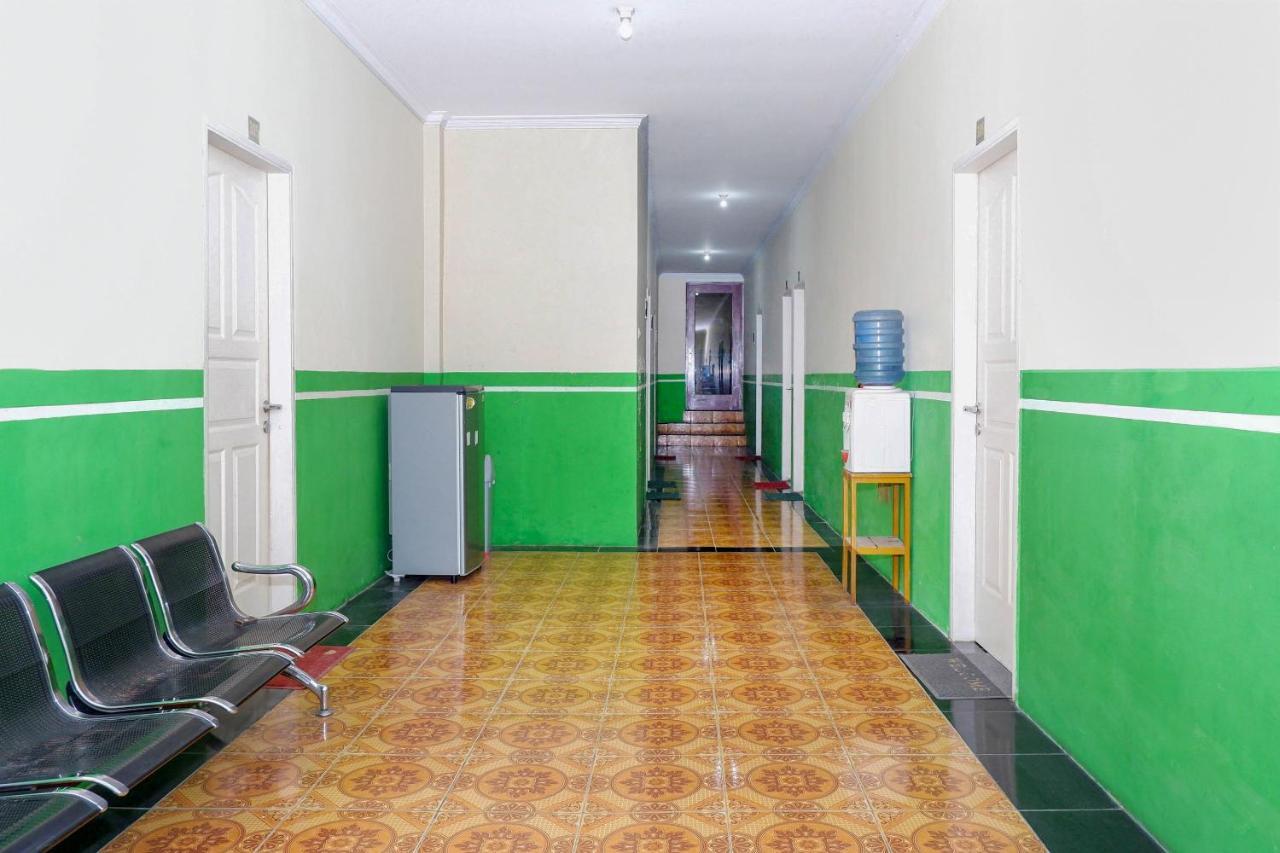 Oyo 338 Guest House Omah Manahan Syariah スラカルタ エクステリア 写真