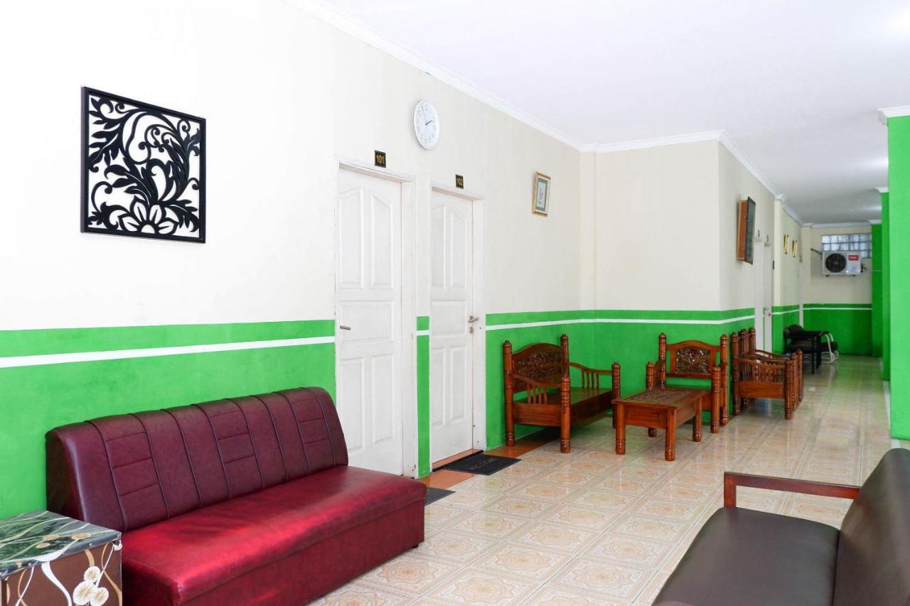 Oyo 338 Guest House Omah Manahan Syariah スラカルタ エクステリア 写真