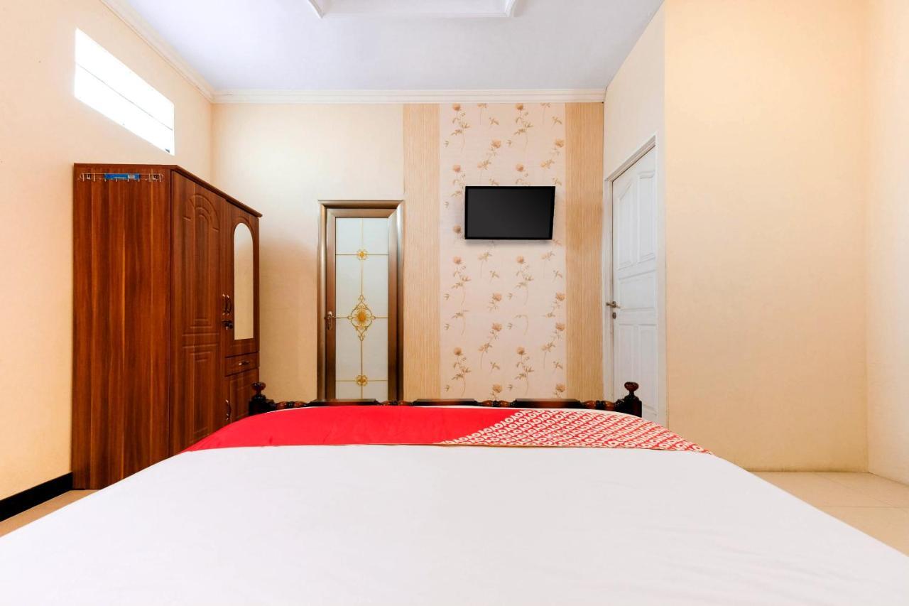 Oyo 338 Guest House Omah Manahan Syariah スラカルタ エクステリア 写真