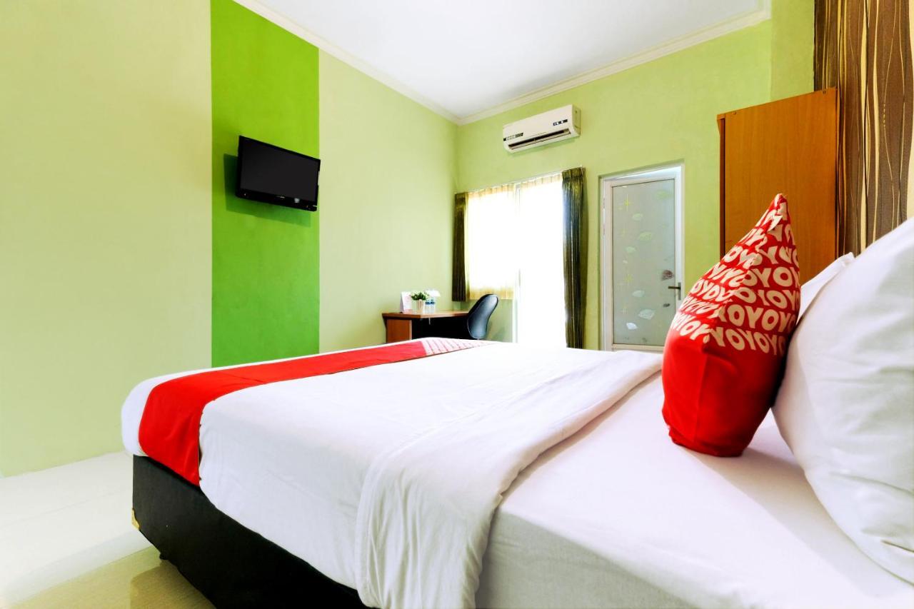 Oyo 338 Guest House Omah Manahan Syariah スラカルタ エクステリア 写真